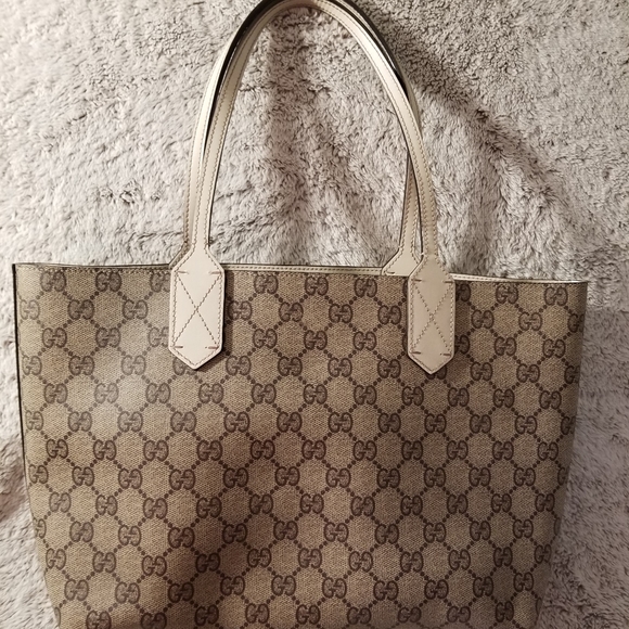 GUCCI REVERSABLE TOTE GG SMALL - Picture 1 of 16